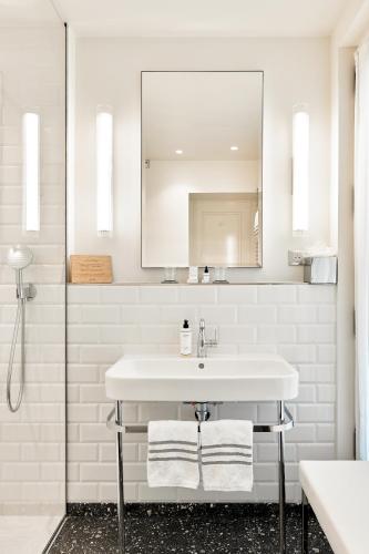 Habitación Superior con cama extragrande - Afterworks del hotel Normandy Le Chantier. Foto 1