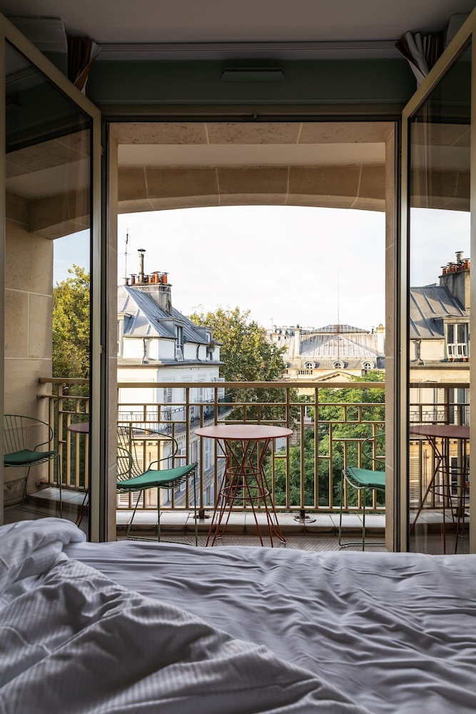 Habitación doble superior, balcón del hotel Royal Garden Champs-Elysees