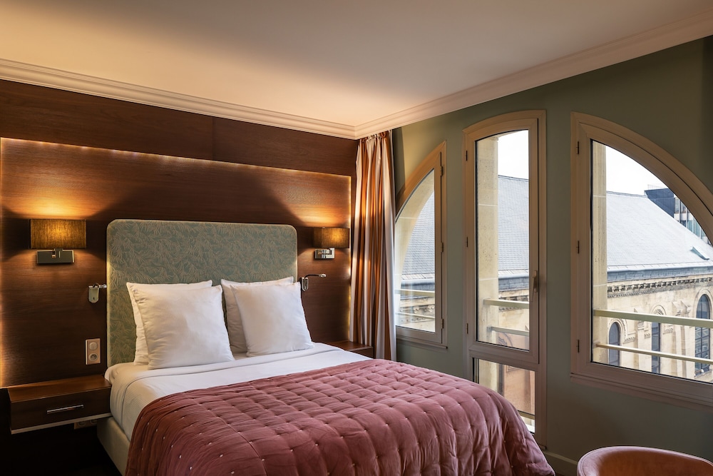 Habitación sencilla clásica del hotel Royal Garden Champs-Elysees. Foto 2