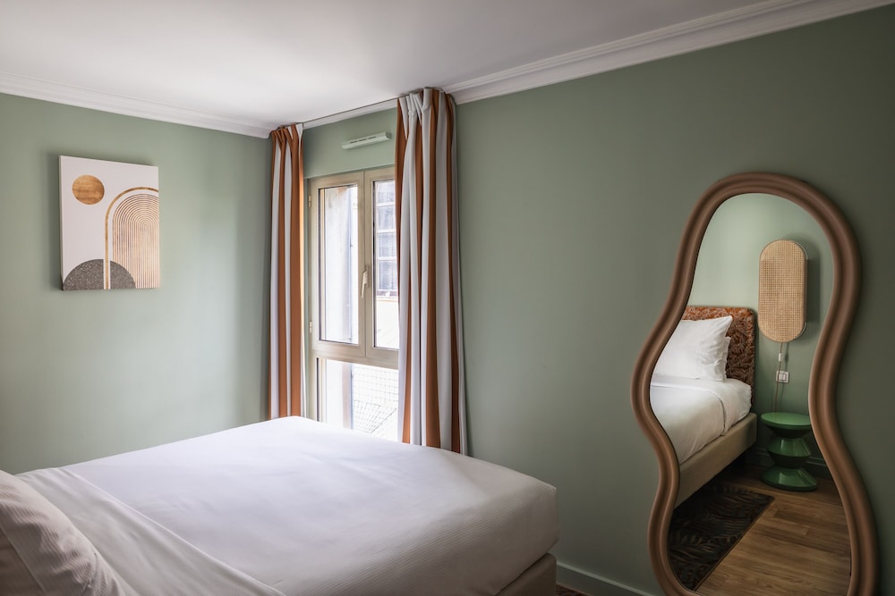 Suite del hotel Royal Garden Champs-Elysees. Foto 1