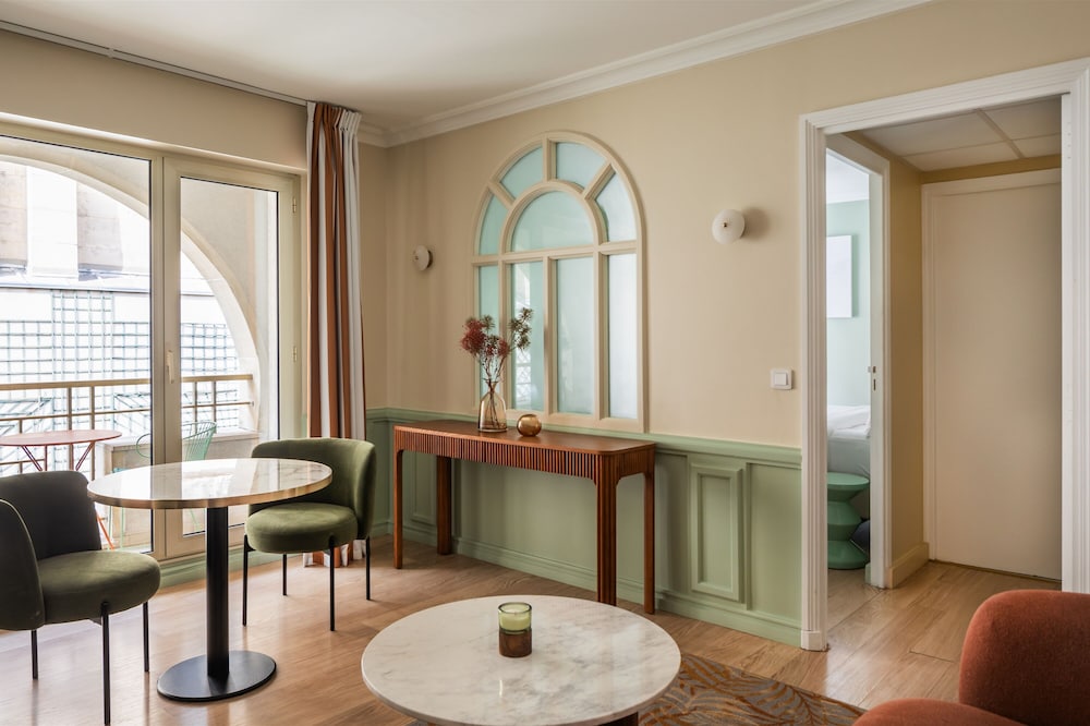 Suite del hotel Royal Garden Champs-Elysees. Foto 4