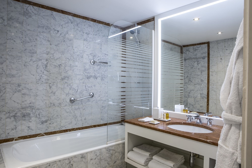 Suite del hotel Royal Garden Champs-Elysees. Foto 10