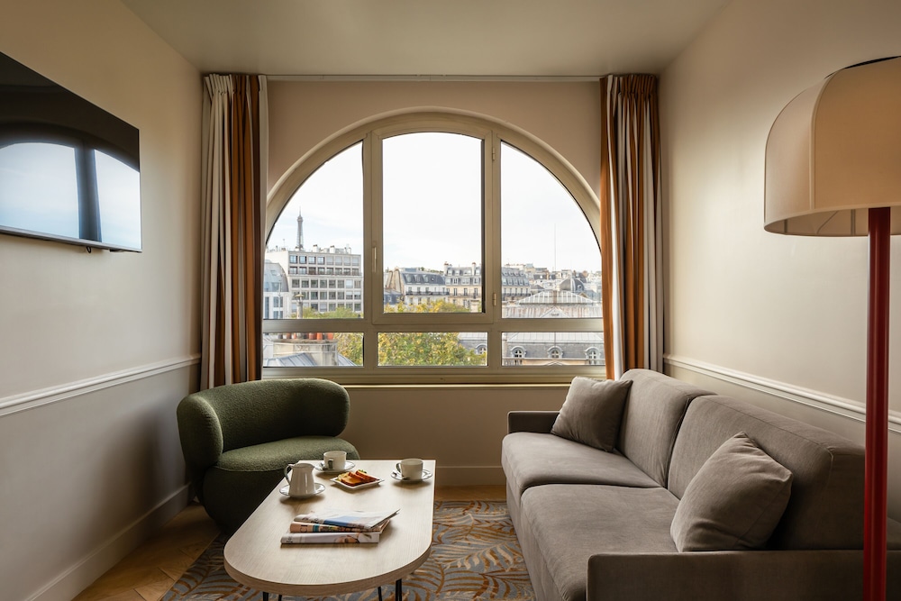 Suite junior Monceau - Vista a la Torre Eiffel - Terraza del hotel Royal Garden Champs-Elysees
