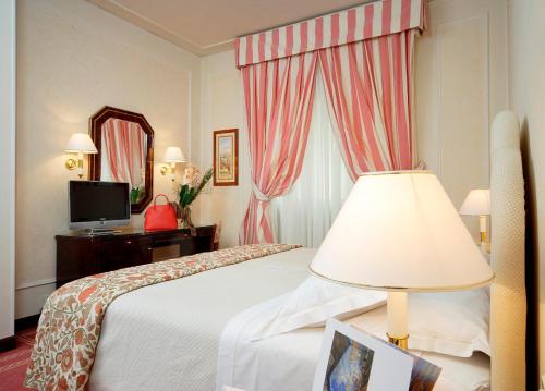 Habitación Doble Clásica - 1 o 2 camas del hotel De La Ville. Foto 3
