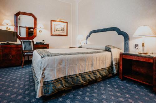 Habitación Doble Clásica - 1 o 2 camas del hotel De La Ville. Foto 6