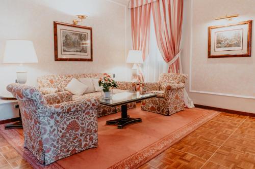 Habitación Triple Superior del hotel De La Ville. Foto 4