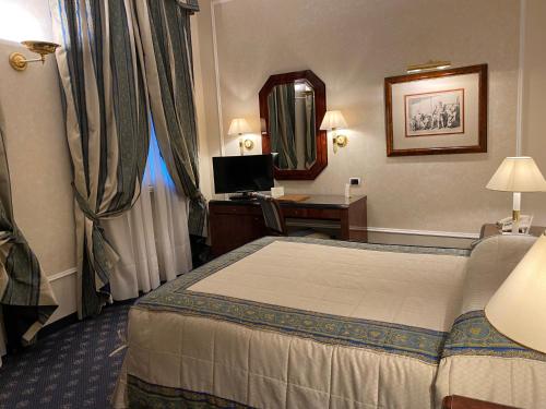 Habitación Doble Económica del hotel De La Ville. Foto 1