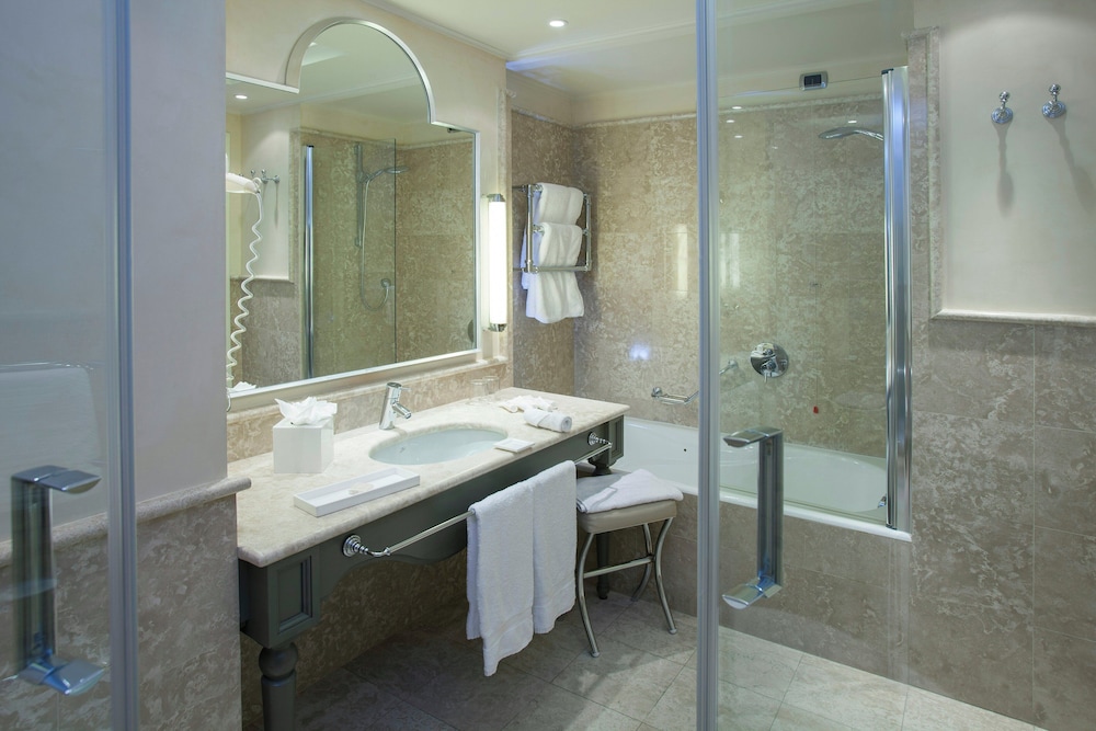Habitación Doble Superior del hotel Starhotels Tuscany. Foto 5