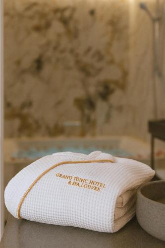 Habitación Doble con bañera de hidromasaje del hotel Grand Tonic hôtel & SPA Paris