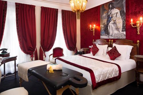 Habitación Doble Privilege del hotel and Spa De Latour Maubourg. Foto 11