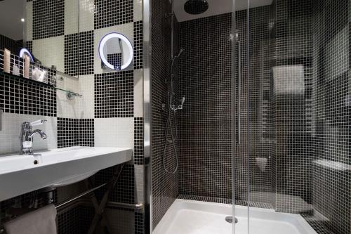 Habitación Doble Superior del hotel and Spa De Latour Maubourg. Foto 4