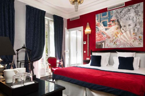 Habitación Triple Privilege del hotel and Spa De Latour Maubourg. Foto 3