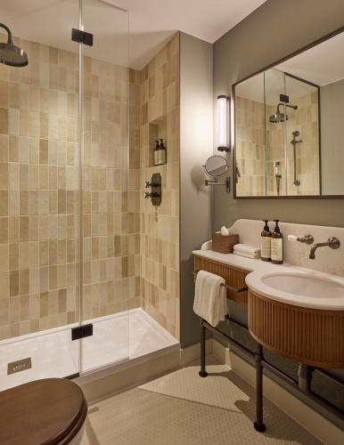 Habitación Superior con vistas a la ciudad del hotel Le Grand Cayré. Foto 3