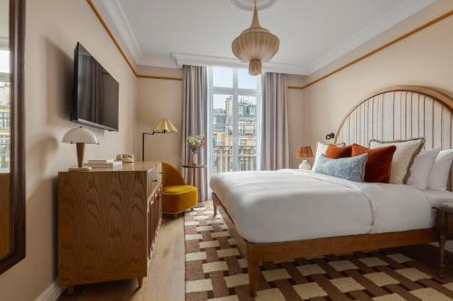 Habitación Clásica con vistas a la ciudad del hotel Le Grand Cayré