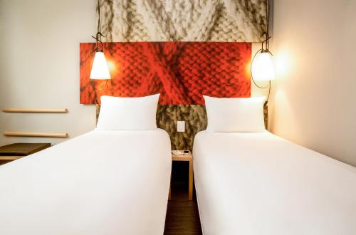 Habitación Doble Estándar - 2 camas del hotel Ibis Toulouse Purpan. Foto 2