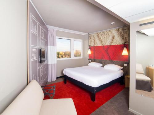 Habitación Estándar con 1 cama doble y sofá del hotel Ibis Toulouse Purpan