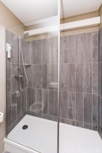 Habitación Estándar con 1 cama doble y sofá del hotel Ibis Toulouse Purpan. Foto 5