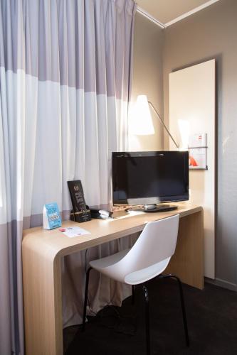 Habitación Estándar con 3 camas individuales del hotel Ibis Toulouse Purpan. Foto 4