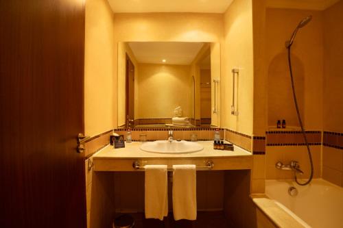 Habitación Estandar del hotel Grand Mogador Menara. Foto 3