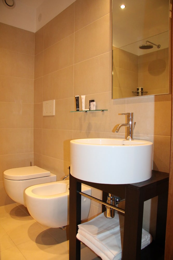 Habitación con 2 camas individuales del hotel Lh Sirio Venice. Foto 3