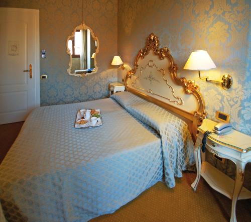 Habitación Triple del hotel Torino. Foto 3
