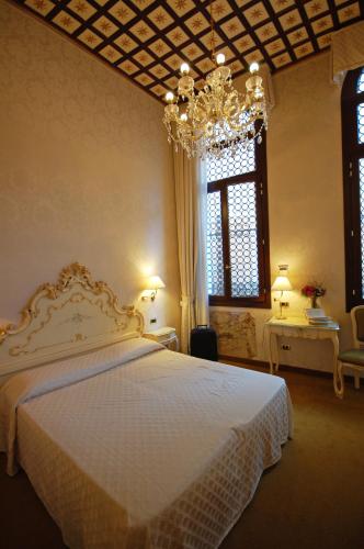 Habitación Triple del hotel Torino. Foto 4