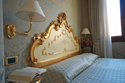 Habitación Triple del hotel Torino. Foto 9