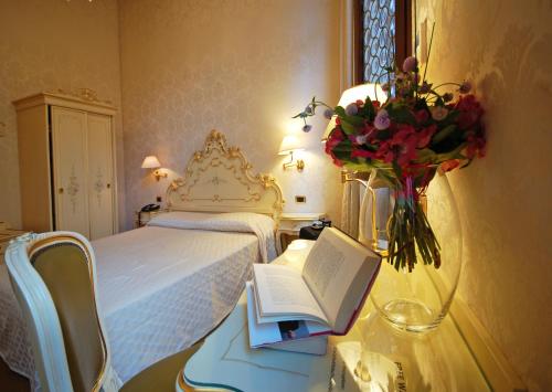 Habitación Triple del hotel Torino. Foto 10