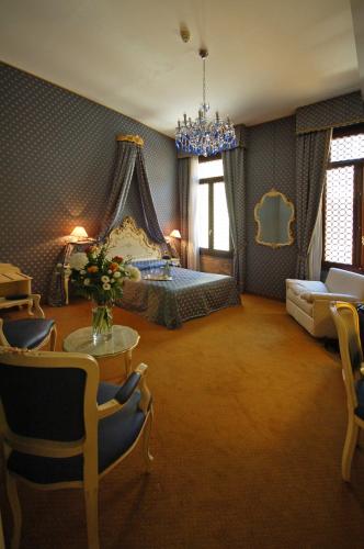 Habitación Cuádruple del hotel Torino. Foto 1