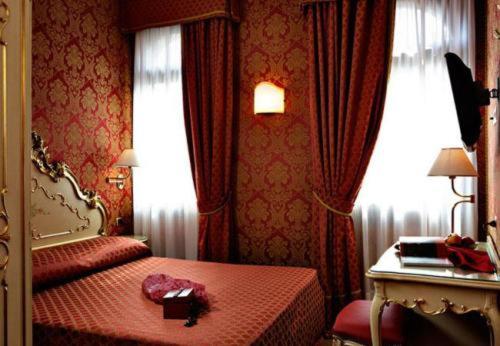 Habitación Doble Pequeña del hotel Torino. Foto 4