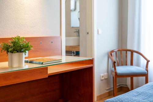 Habitación Triple del hotel J. Balmes Vic. Foto 5
