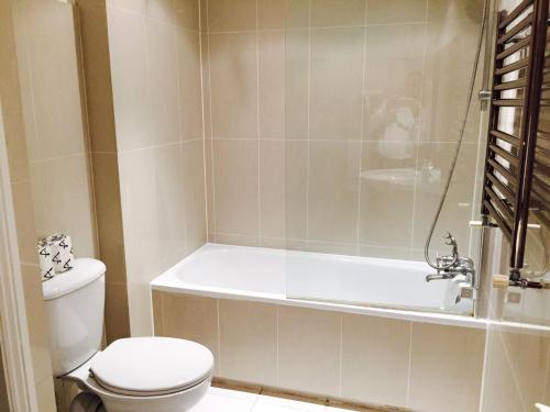 Habitación Triple del hotel Blue Bells. Foto 4