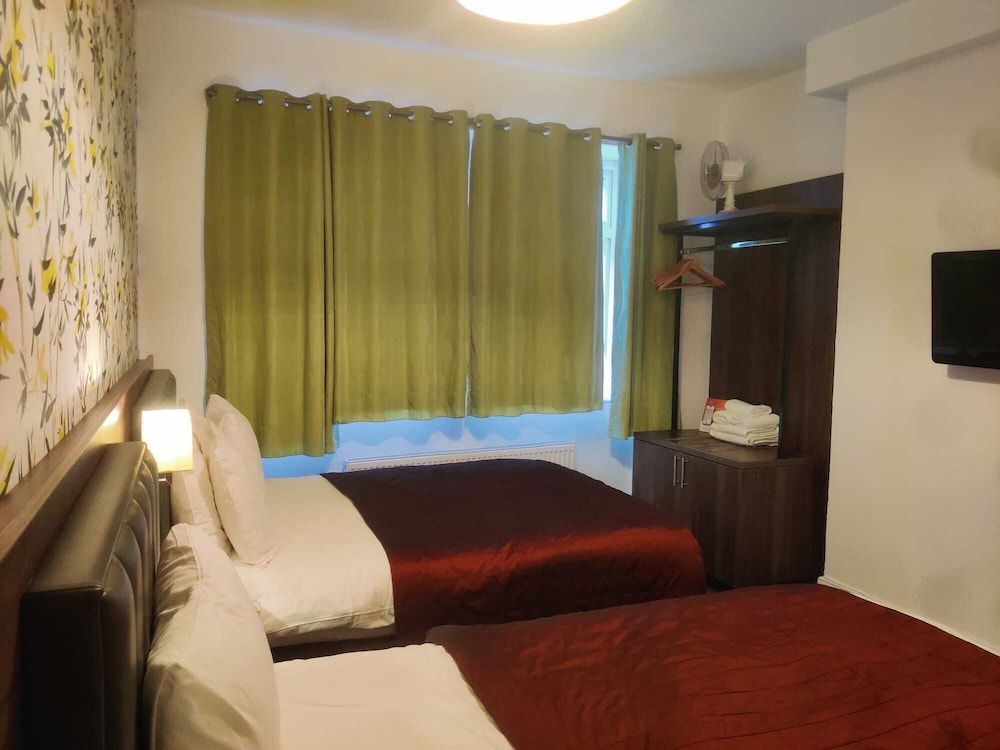 Habitación triple del hotel Chelsea House. Foto 3