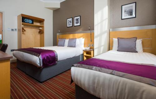 Habitación Triple Estándar del hotel Best Western Victoria Palace. Foto 2