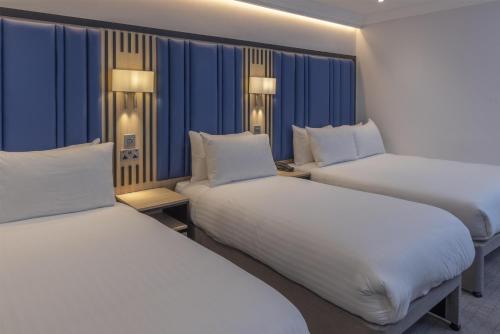 Habitación Triple Estándar del hotel Best Western Victoria Palace. Foto 5