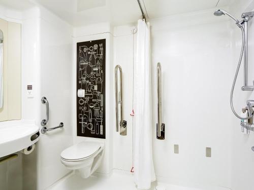 Habitación Doble adaptada para personas de movilidad reducida - 2 camas del hotel Ibis London Excel-Docklands