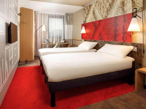Habitación Doble adaptada para personas de movilidad reducida - 2 camas del hotel Ibis London Excel-Docklands. Foto 3