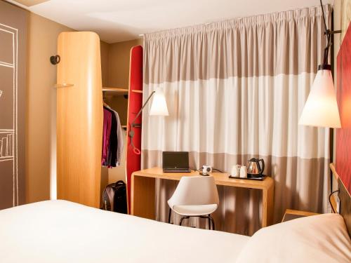 Habitación Doble adaptada para personas con movilidad reducida del hotel Ibis London Excel-Docklands. Foto 7