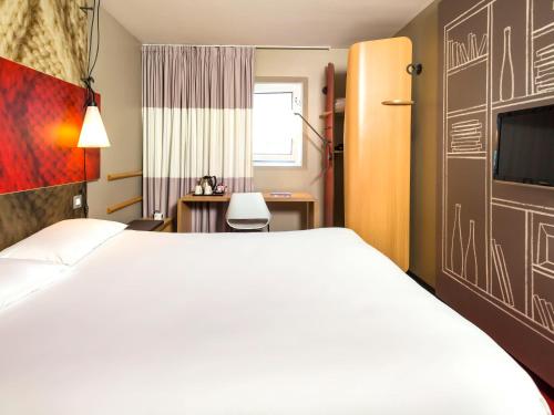 Habitación Doble adaptada para personas con movilidad reducida del hotel Ibis London Excel-Docklands. Foto 8
