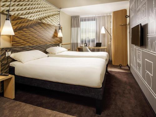 Habitación Doble adaptada para personas de movilidad reducida - 2 camas del hotel Ibis London Excel-Docklands. Foto 4