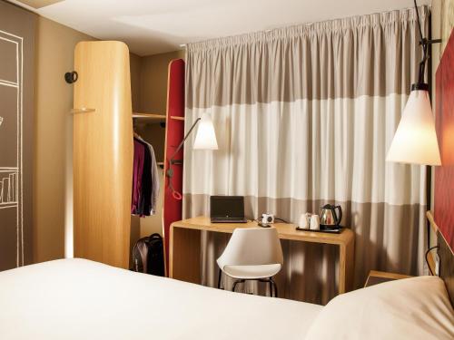 Habitación Doble adaptada para personas con movilidad reducida del hotel Ibis London Excel-Docklands. Foto 11