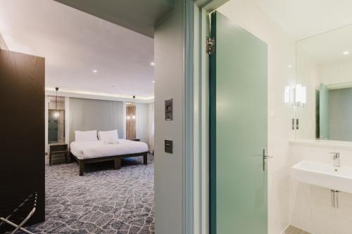 Habitación Triple Superior del hotel The Chapter - Lancaster Gate. Foto 1
