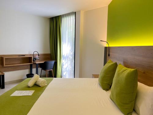 Habitación Deluxe - 1 cama grande del hotel MG Poniente. Foto 4