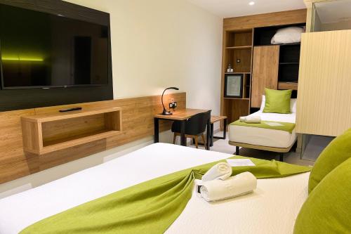 Habitación Triple del hotel MG Poniente. Foto 7