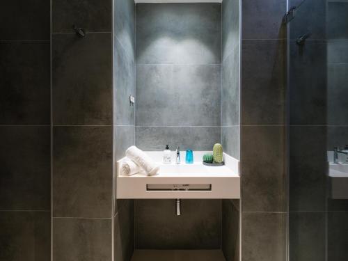 Suite Lujo 1 Cama king Vista ciudad del hotel MG Poniente. Foto 4