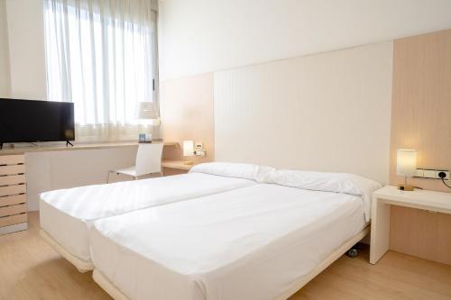 Habitación Doble adaptada para personas con discapacidad - 2 camas del hotel Checkin Valencia Ciscar. Foto 1