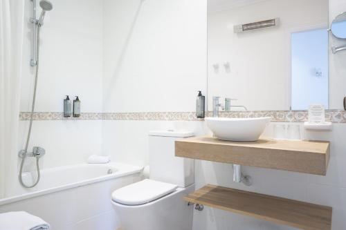 Habitación Triple Estándar del hotel Checkin Valencia Ciscar