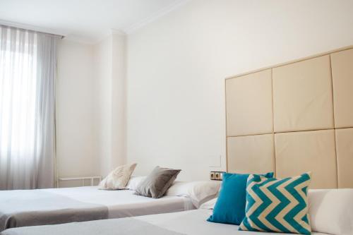 Habitación Triple Básica del hotel Checkin Valencia Ciscar