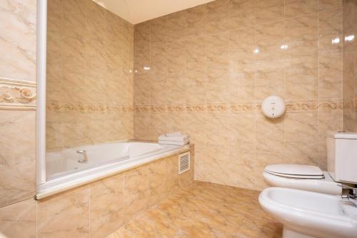 Habitación cuádruple económica del hotel Checkin Valencia Ciscar. Foto 5
