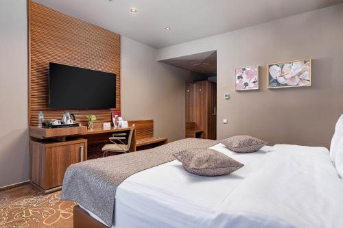Habitación Superior con cama extragrande del hotel Rin Airport. Foto 4